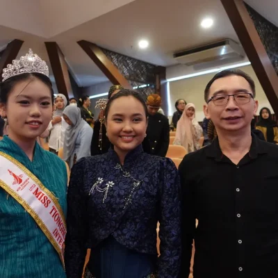 Fayola, Little Miss Intelegensia, Menyalin Aksara Jawa di Perayaan Bulan Bahasa